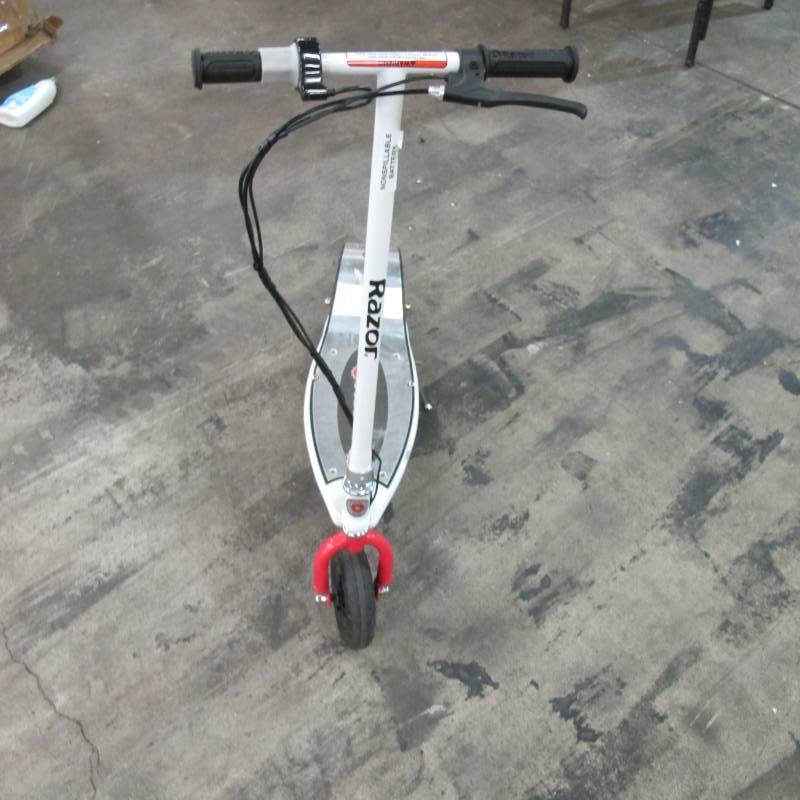 lot 145 image: Razor E200 Electric Scooter - No Power Supply