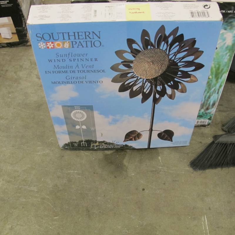 lot 219 image: Southern Patio Sunflower Wind Spinner - Missing Hardware