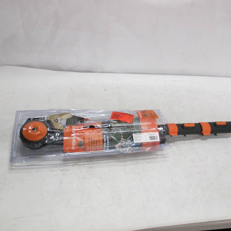 lot 334 image: FISKARS POLE SAW 7-16 CHAINDRIVE