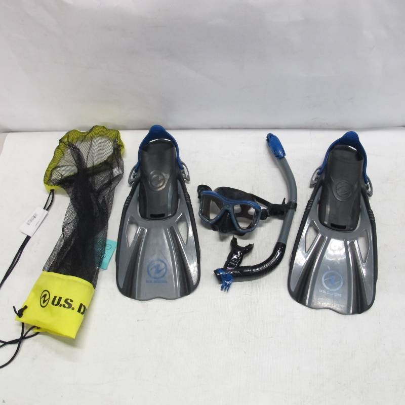 lot 148 image: U.S. Divers Adult Snorkel Set - Small - Loose BlackBlue