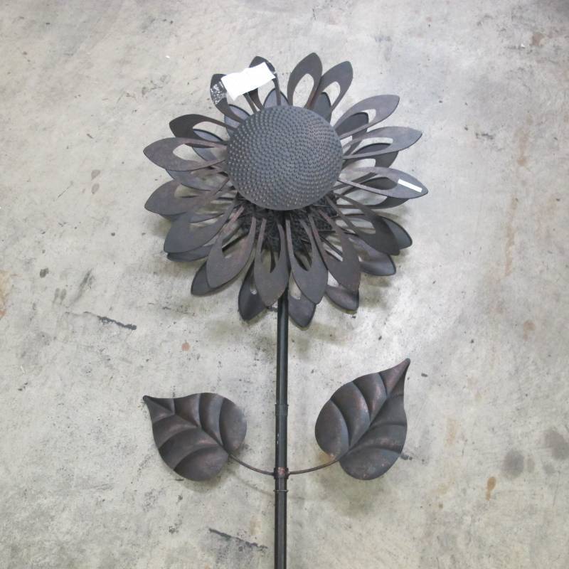 lot 166 image: WindCactcher Outdoor Steel Yard Ornament