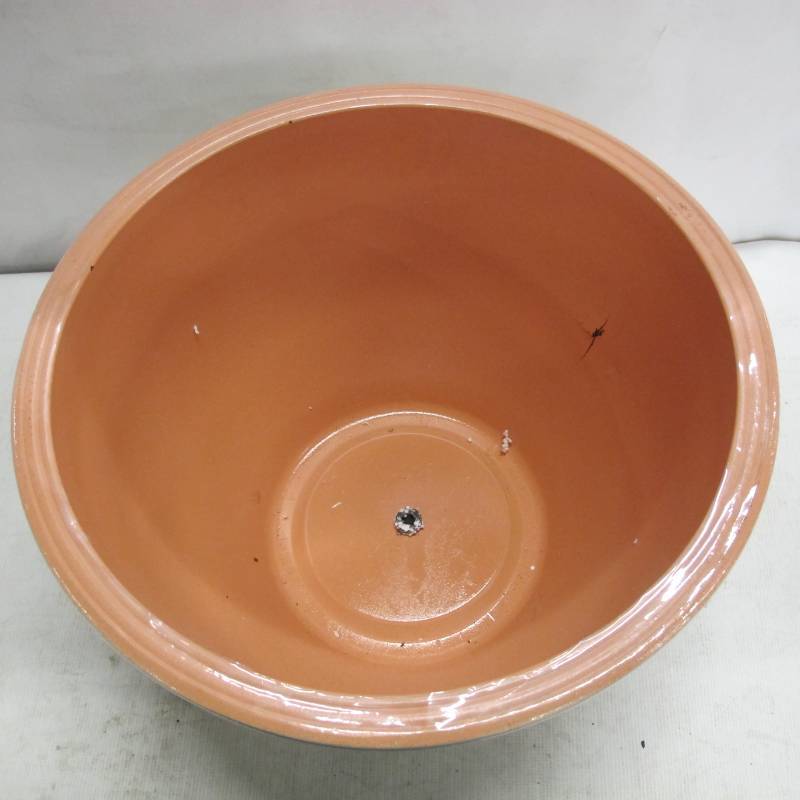 lot 173 image: Southern Patio Willow 18.8 in. Dia Chalk Resin Planter -  Damaged