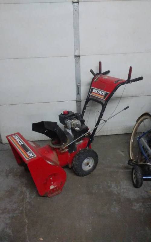 lot 2 image: Estate Mower By Murray 5 Hp 24 Inch Cut. Missing Pull Cord Has Electric Start. No Gas To Test.