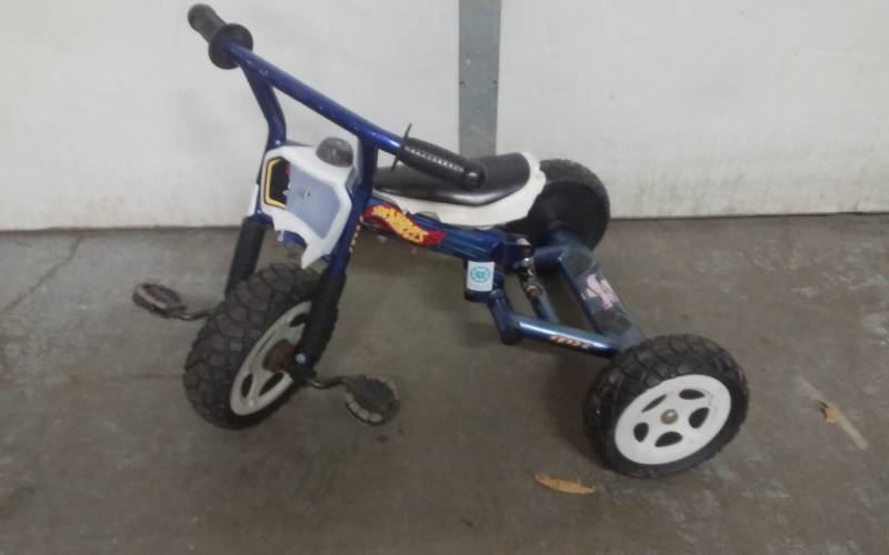 lot 12 image: Hot Wheels Tricycle
