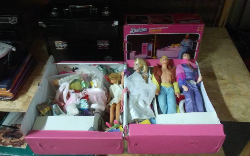 lot 17 image: Barbie Case & Dream Furniture With Barbie & Ken Dolls & Accessories