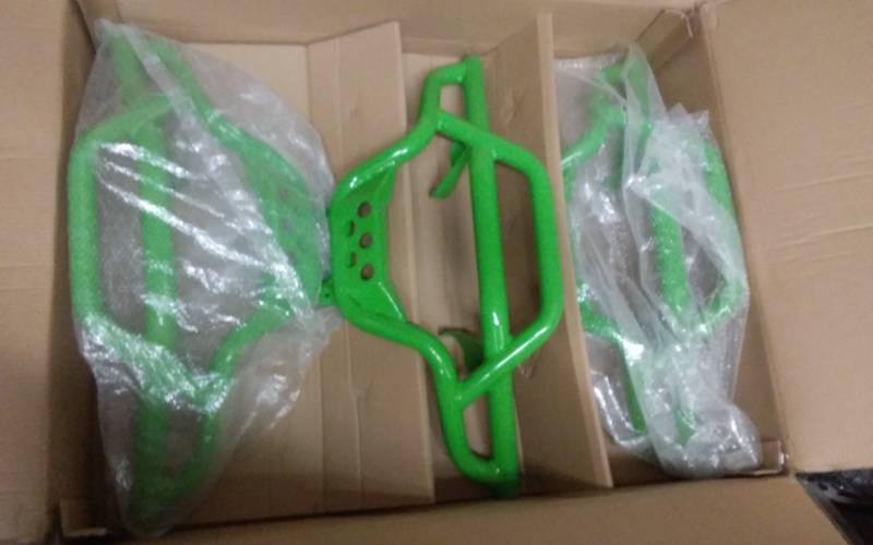 lot 25 image: 3-Arctic Cat Front Bumper Assembly