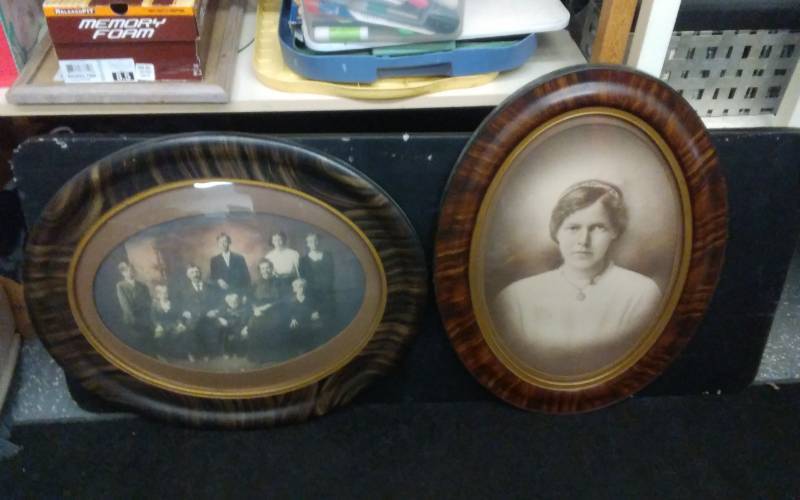 lot 31 image: 2-Vintage Oval Frames With Portraits Convex Glass 24x18