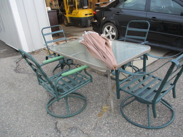 lot 74 image: Patio Table and Chairs
