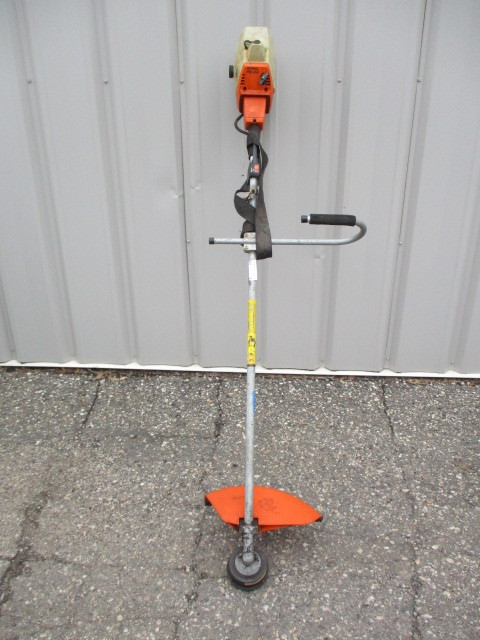 lot 5 image: Stihl FS44 Weed whip