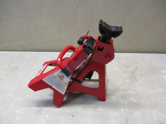 lot 10 image: 2 Ton jackstands