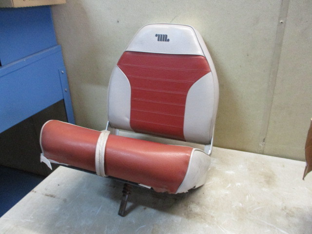 lot 11 image: Boat seat