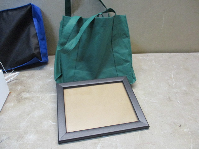 lot 22 image: Picture Frames