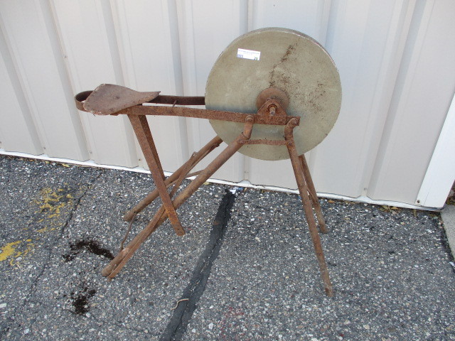 lot 25 image: Antique Wet Stone
