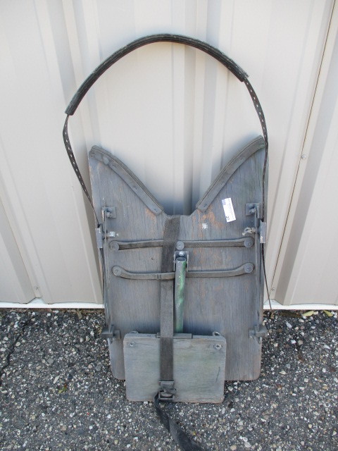 lot 27 image: Portable Deer Stand