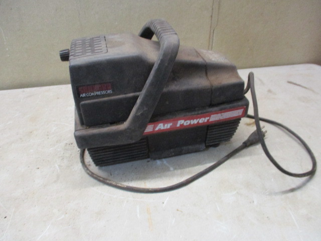lot 29 image: Sanborn air compressor