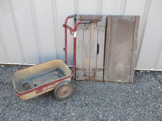 lot 43 image: Pressure Washer Cart and 2 creepers