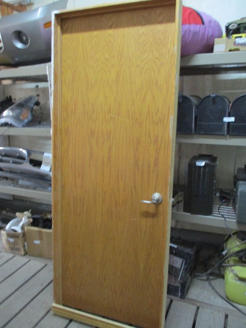 lot 70 image: 32 INTERIOR DOOR
