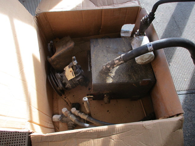 lot 93 image: Hydraulic system setup