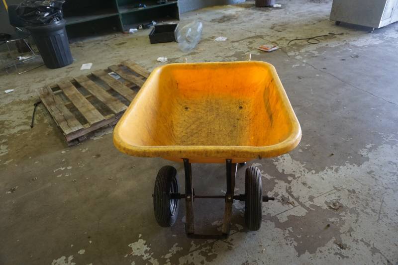 True Temper Tandem Axle Wheel Barrel