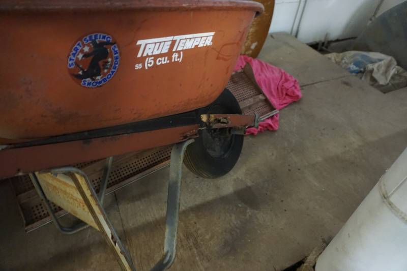 True Temper Single Wheel Wheel Barrel