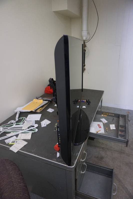 Samsung 46 Flat Screen TV Set