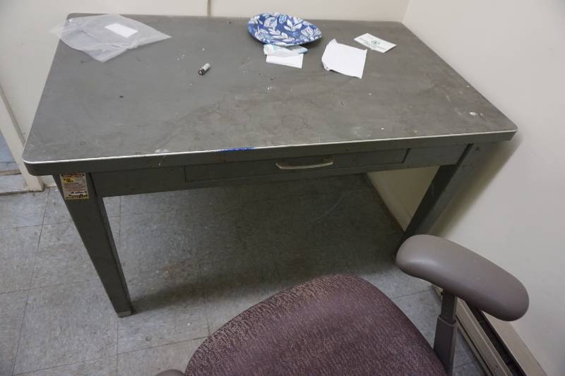 4 Metal Utility TableDesk With High Back Office Chair