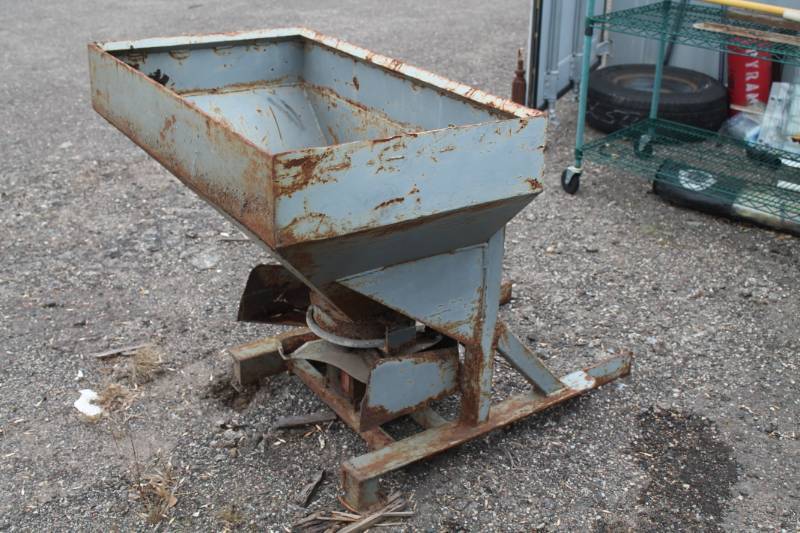 lot 15 image: Sander Spreader