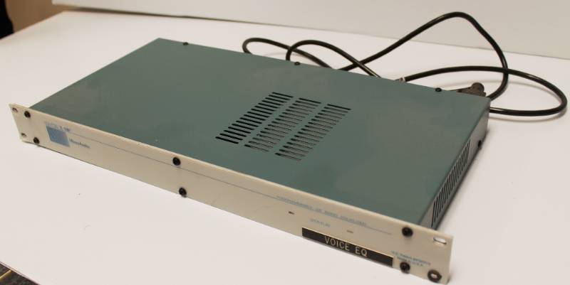 lot 19 image: Micro Audio EQ POD 1.1 B Programmable 28 Band Equalizer