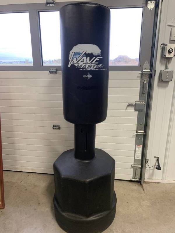 lot 7 image: Wavemaster Original Kicking Training Bag