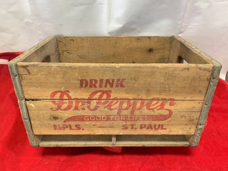 lot 18 image: Antique Dr. Pepper St. Paul Wood Box