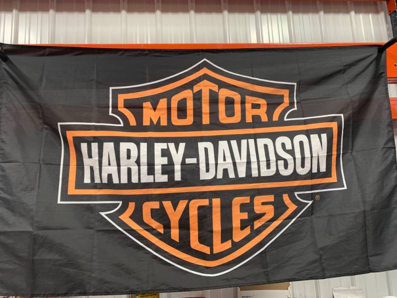 lot 19 image: Harley Davidson Flag (approx 3 x 5 )