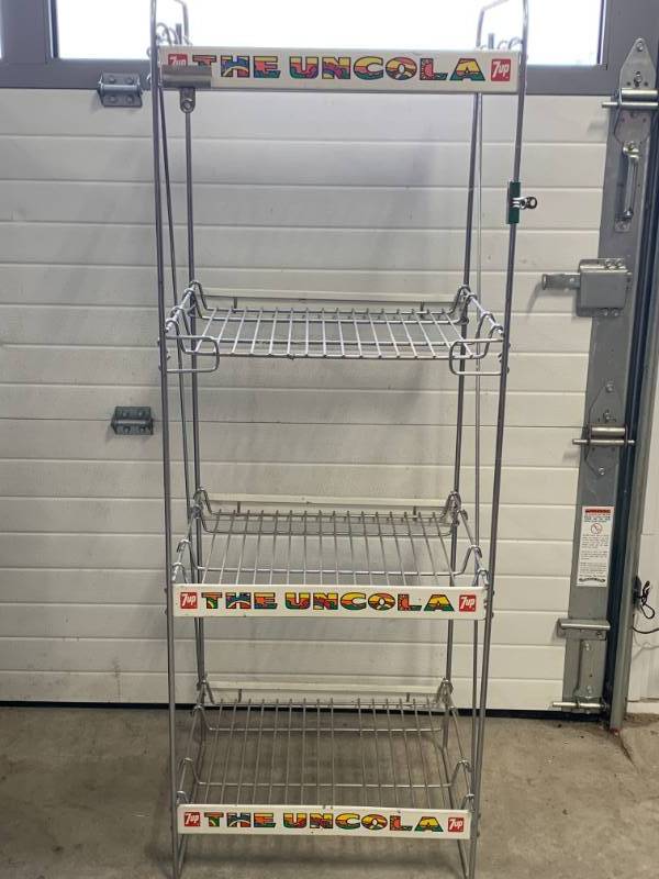 lot 32 image: Antique 7up The Uncola Metal Rack