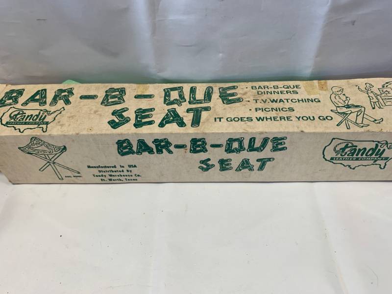 lot 54 image: Tandy Leather Bar-B-Que Seat New in Box