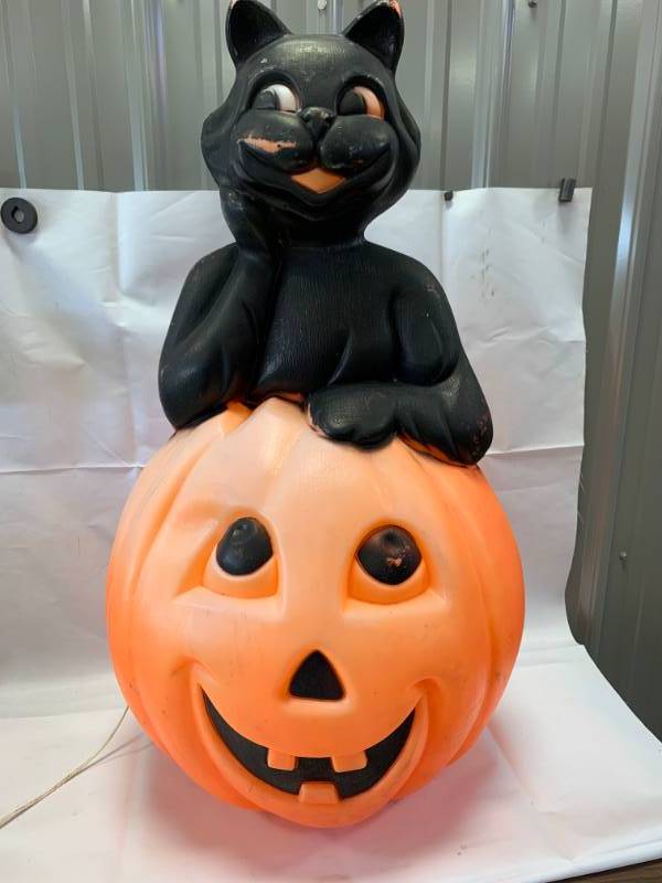 lot 63 image: Halloween Pumpkin & Cat 34 High