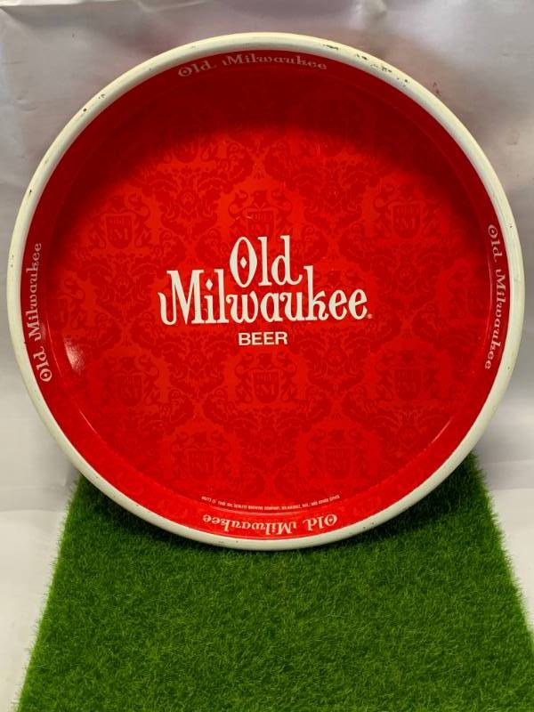 lot 68 image: Antique 1968 Old Milwaukee Tray