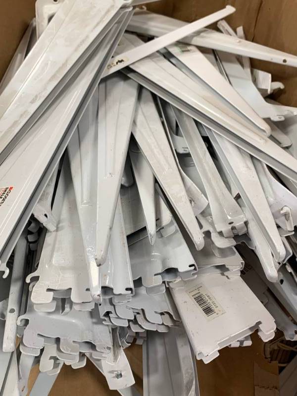 lot 94 image: Large Box of Shelf Brackets