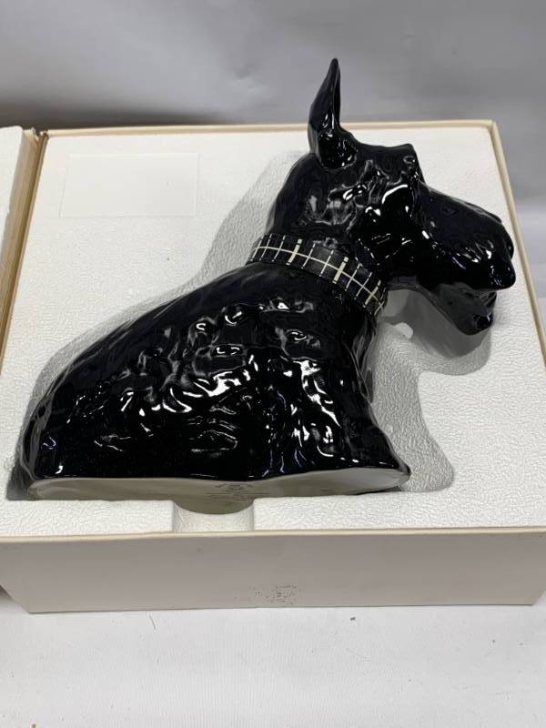 lot 97 image: Vintage Black Scottie Dog Liquor Bottle Royal Adderley