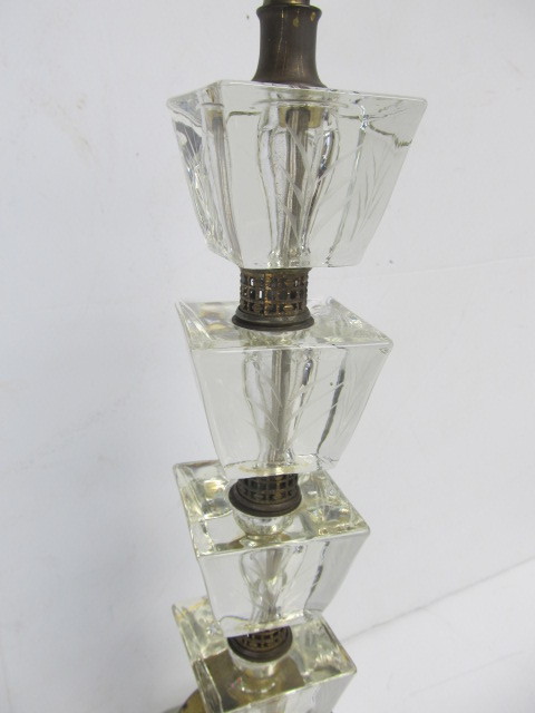 lot 12 image: Vintage Etched Crystal & Brass Table Lamp
