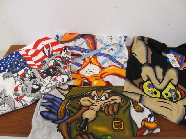 lot 54 image: Lot of NOS 90s Looney Tunes Roadrunner & Wile E. Coyote etc. T-Shirts #1