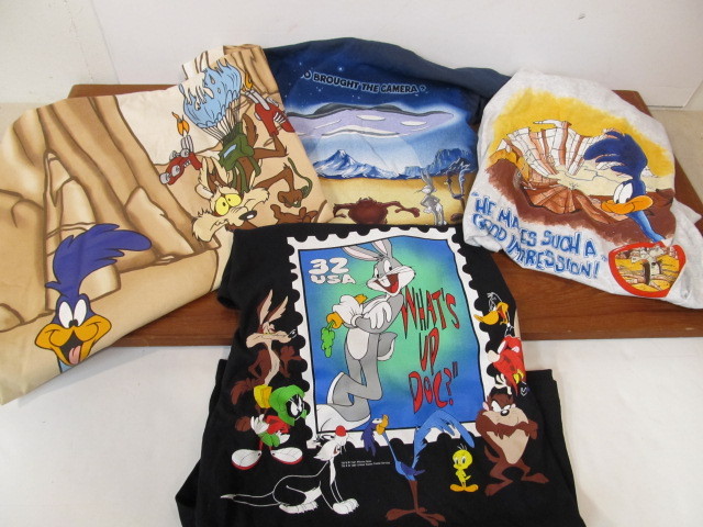 lot 55 image: Lot of NOS 90s Looney Tunes Roadrunner & Wile E. Coyote etc. T-Shirts #2