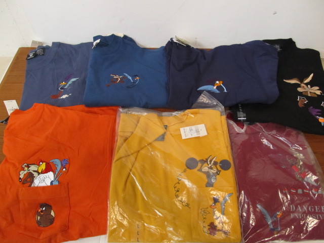 lot 56 image: Lot of NOS 90s Looney Tunes Roadrunner & Wile E. Coyote etc. T-Shirts #3