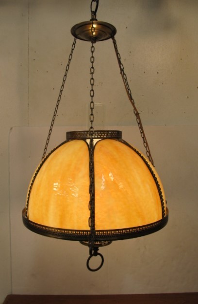 lot 67 image: Vintage Hanging Slag Glass Lamp
