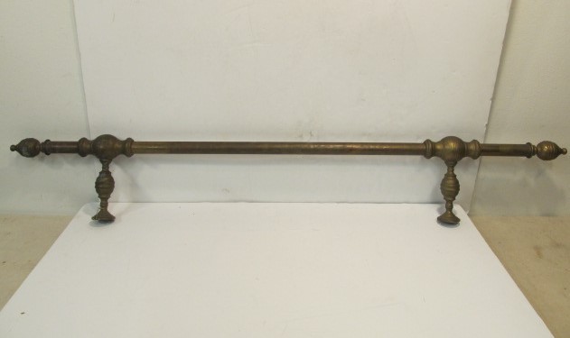 lot 71 image: Antique SaloonBar Brass Foot Rail