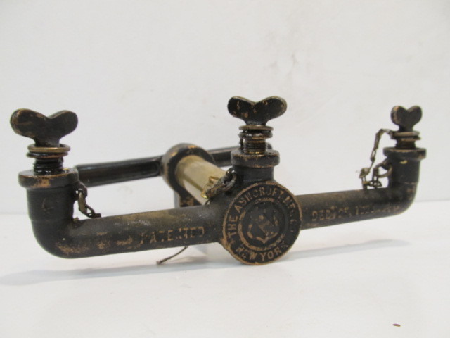 lot 75 image: Old Vintage 1920s Ashcroft Gauge Valve