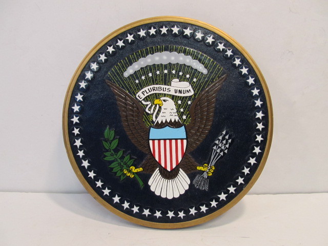 lot 121 image: Quality Carved & Painted Solid Wood American Presidential Seal Wall Plaque
