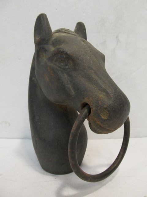 lot 129 image: Old Vintage Cast Iron Horse Head Hitching Post