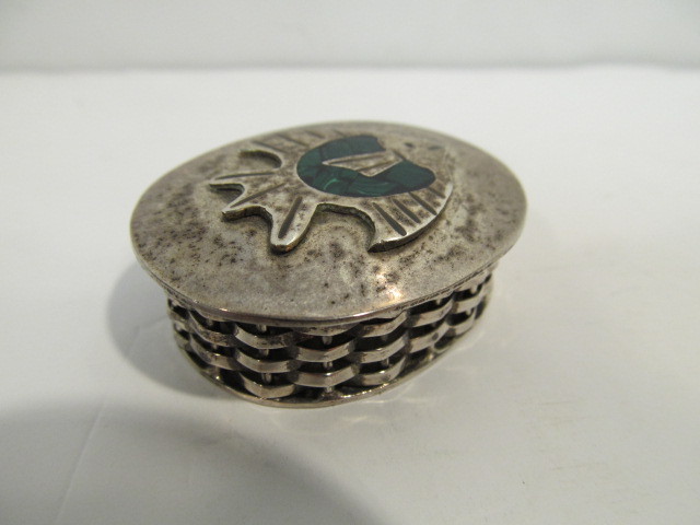 lot 134 image: Vintage Taxco Sterling Silver Inlaid Pill Box