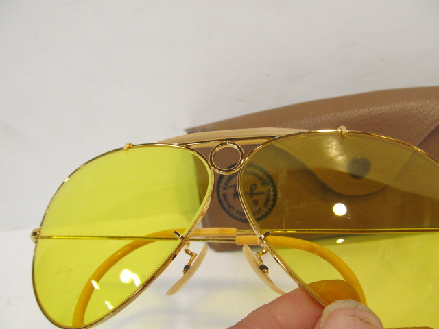 lot 142 image: Authentic Vintage RAY BAN Shooter Sunglasses wCase - Yellow Lens