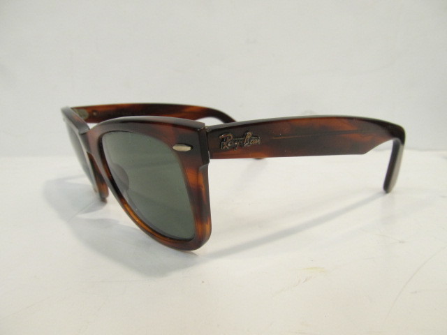 lot 144 image: Authentic Vintage RAY BAN WAYFARER Sunglasses wCase 