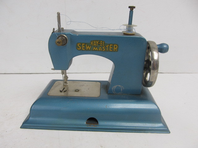 lot 18 image: Working Vintage German Tin Toy Sewing Machine